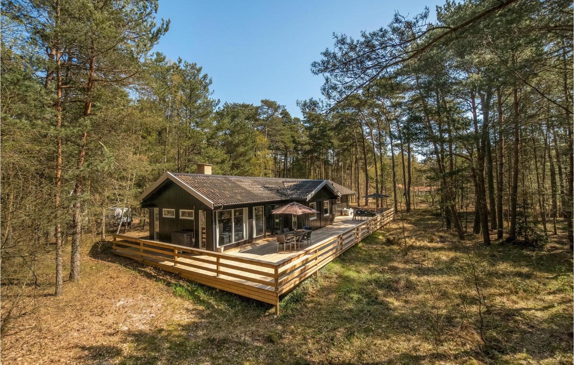 Lovely Home In Nexo With Kitchen Exteriör bild